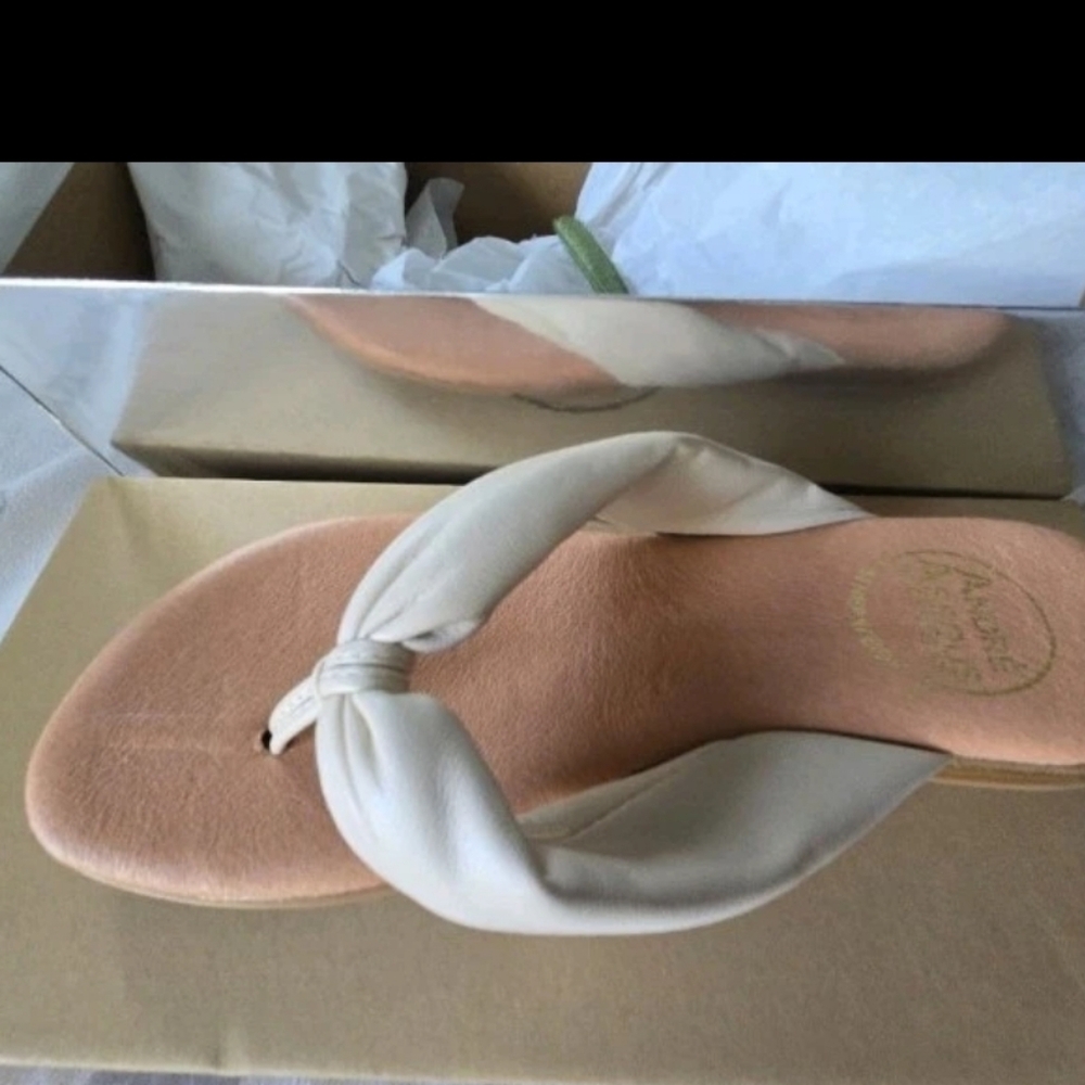 Andre Assous Leather Featherweights Slip-On Shoes NIB Sz 6